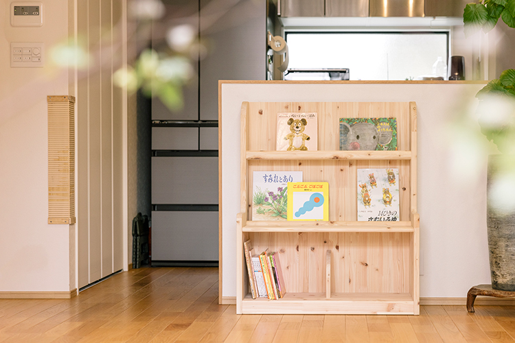 セミオーダーえほんラック