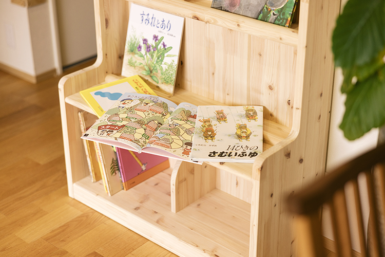 セミオーダーえほんラック