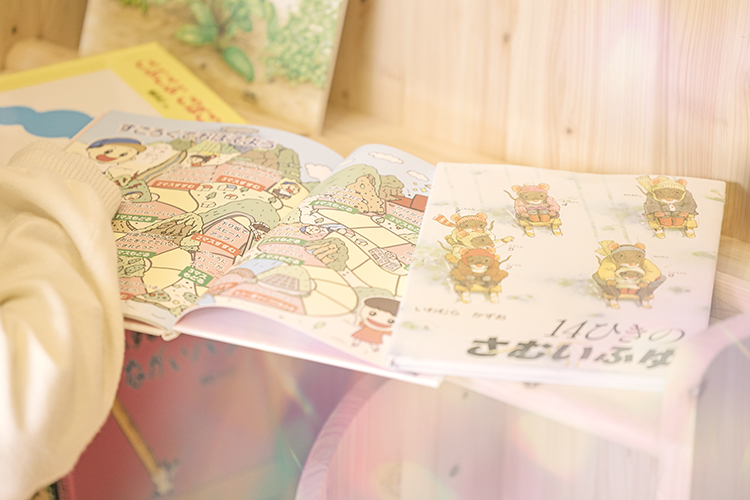 セミオーダーえほんラック