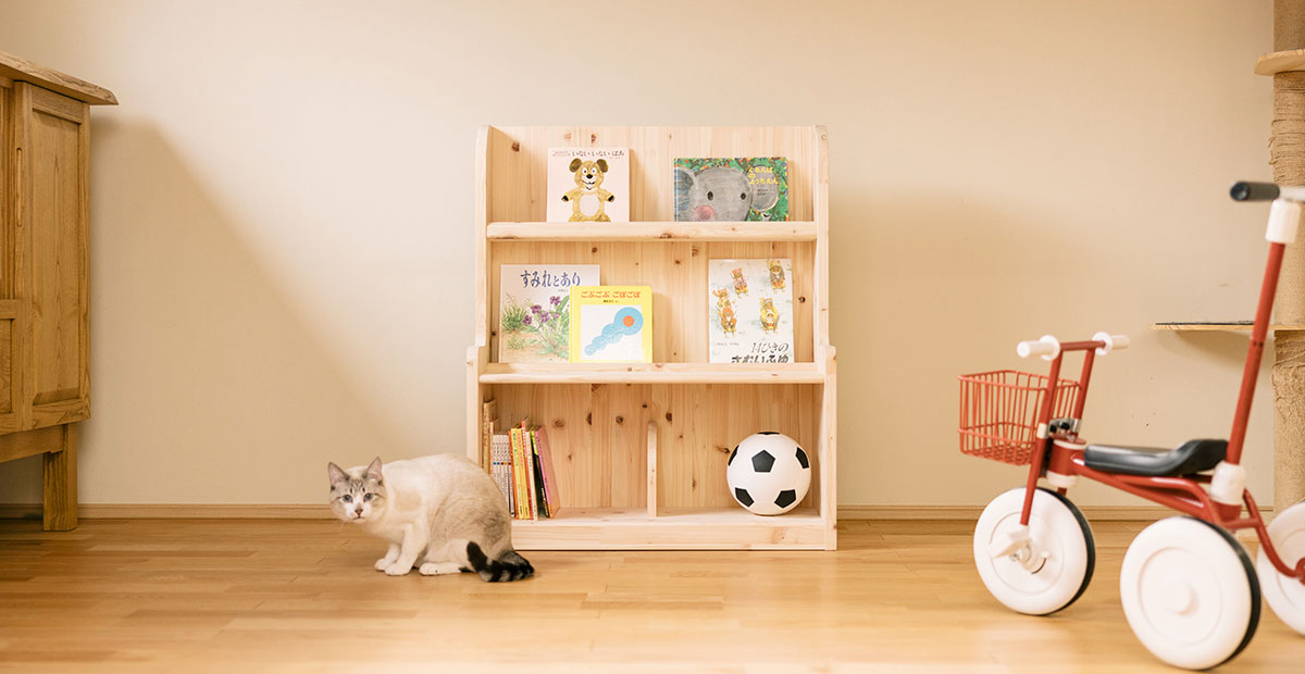 家族の暮らしに寄り添うセミオーダーえほんラック